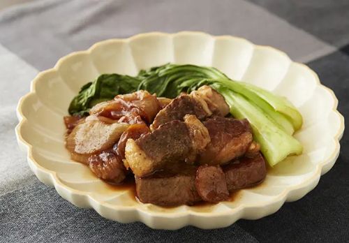 牛バラ肉の中華風煮込み青菜添え