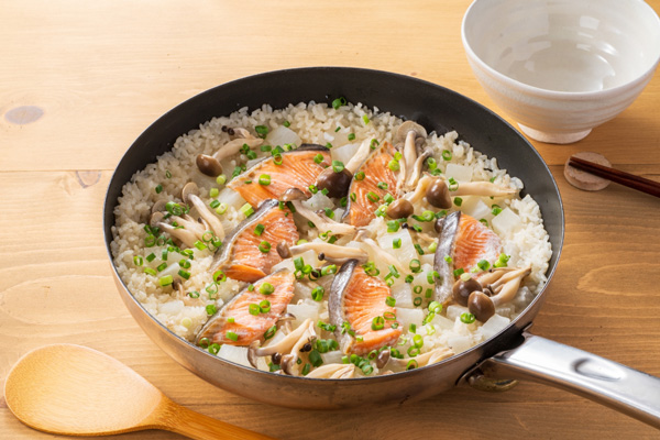 フライパンで作る鮭と大根の炊き込みご飯