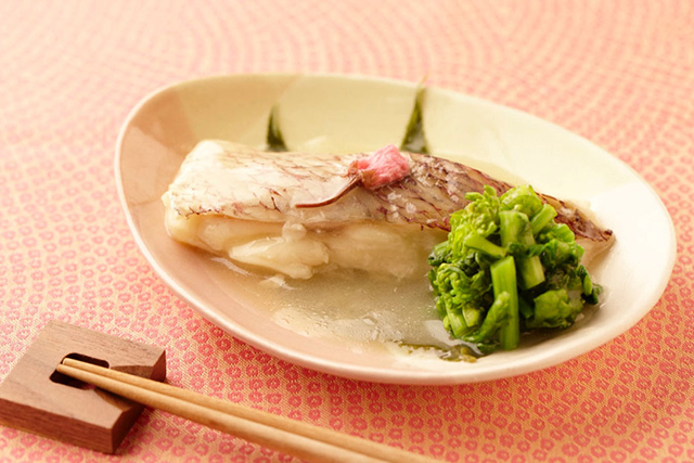 鯛のレンジ桜蒸し