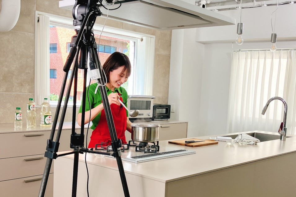 塩角煮を作る長谷川あかりさん